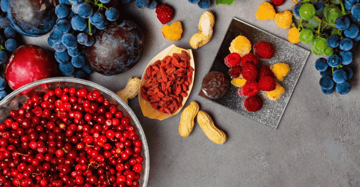 Alimentos ricos em Resveratrol sobre uma mesa
